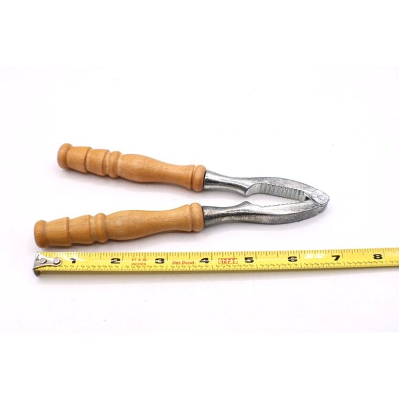 Vintage Wooden Handle Nutcracker Walnuts Hard Shelled Seafood Durable Well Made - Picture 4 of 6